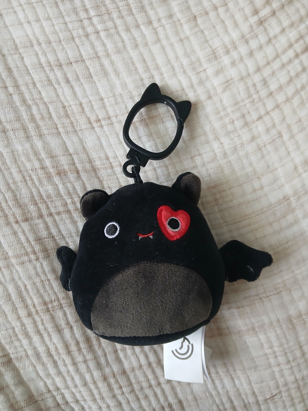 (2/15$)Squishmallows Black Bat Keychain with Red Heart Accent